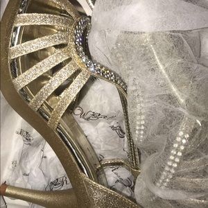 Formal heeled sandals